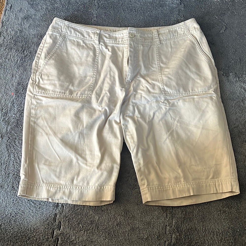 Chaps 16w khaki shorts